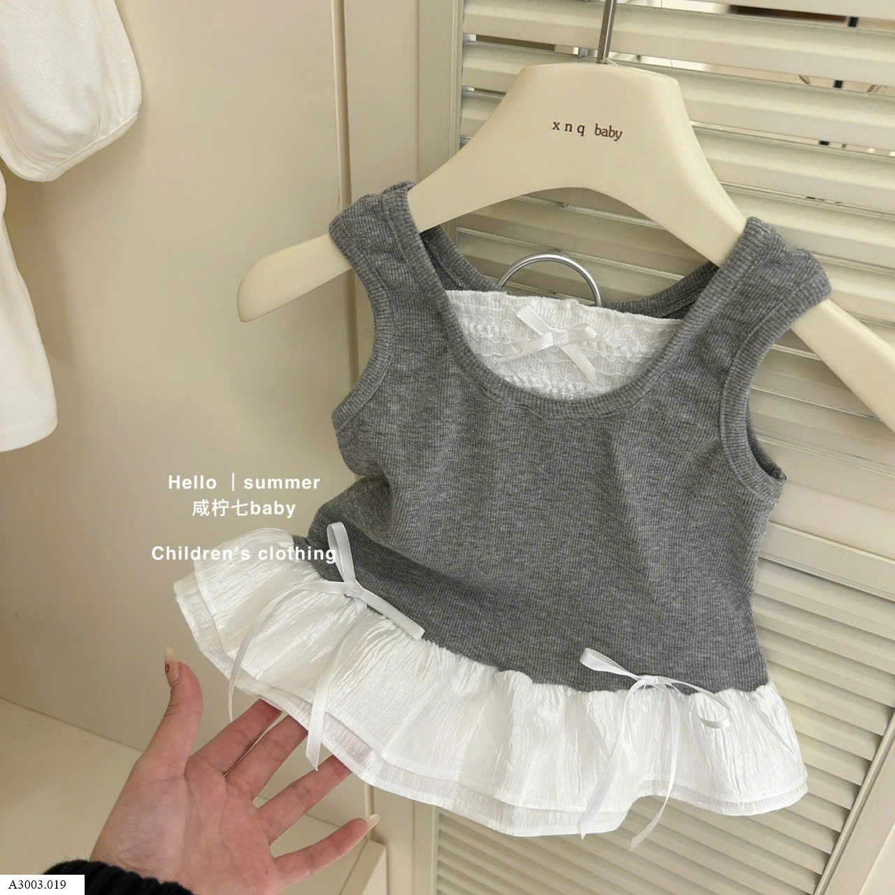 Set áo xám + quần trắng cho bg  Giá sỉ như sau:  Áo 130k  Quần 110k 