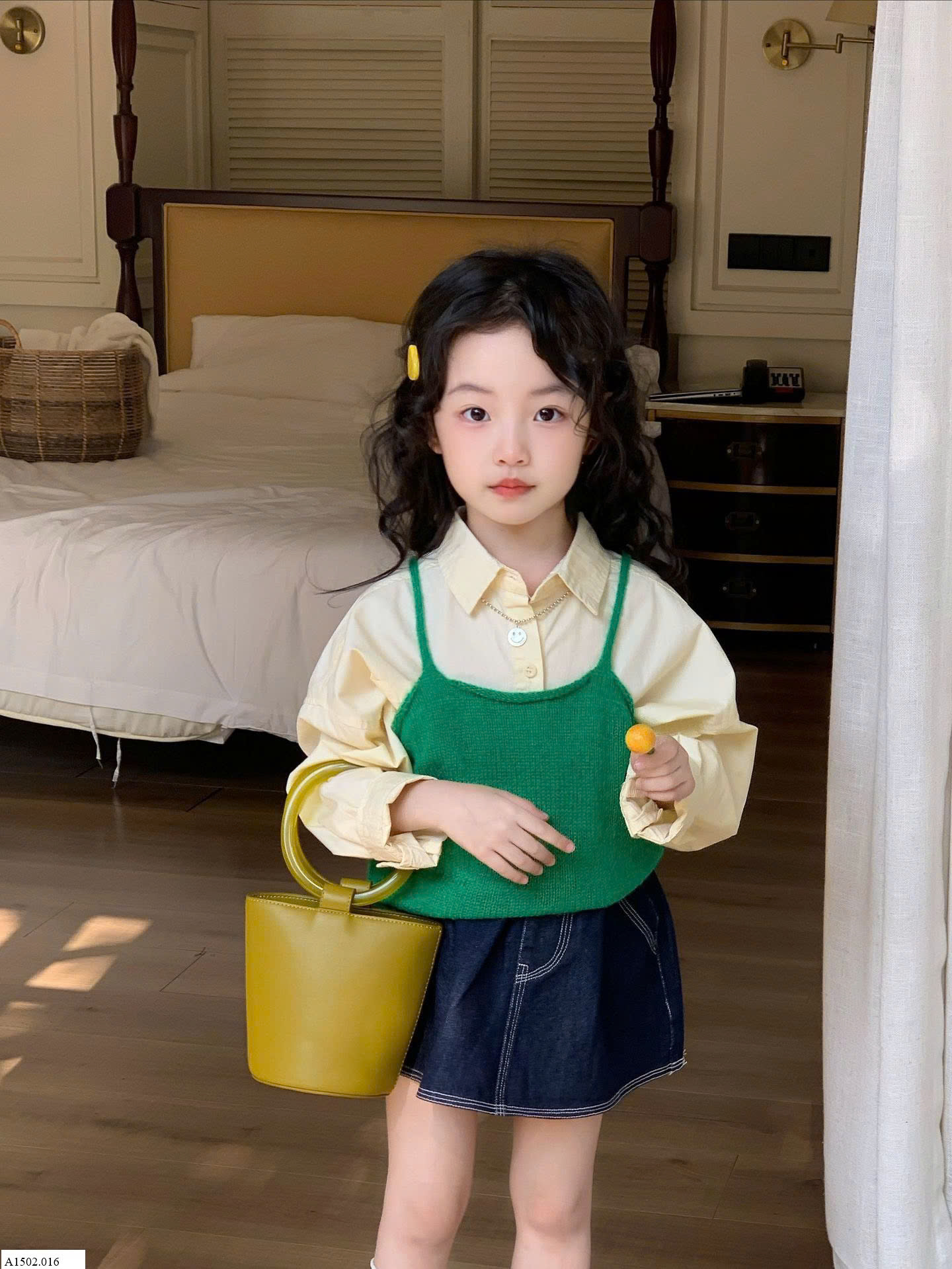 SET 3 MÓN BÉ GÁI   Giá sỉ như sau: áo len: 100k  áo sơ mi: 145k  chân váy: 128k 