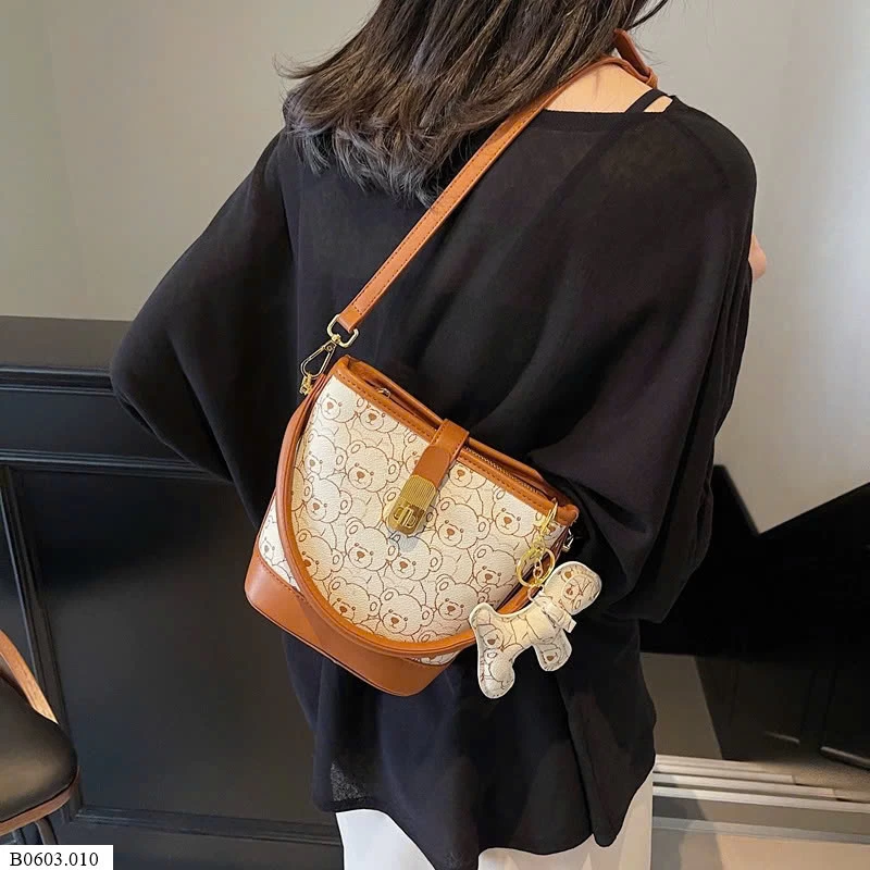  TÚI XÁCH GẤU KÈM MÓC CHO NỮ Sỉ 159k