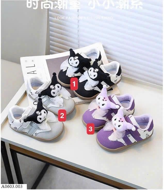 GIÀY THỂ THAO GẮN KUROMI Giá sỉ như sau: Size 22-26 : 136k Size 27-31 : 146k  