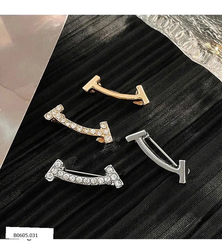 SET 4 GHIM CÀI ÁO    Sỉ 25k/1 set 4 chiec mix 