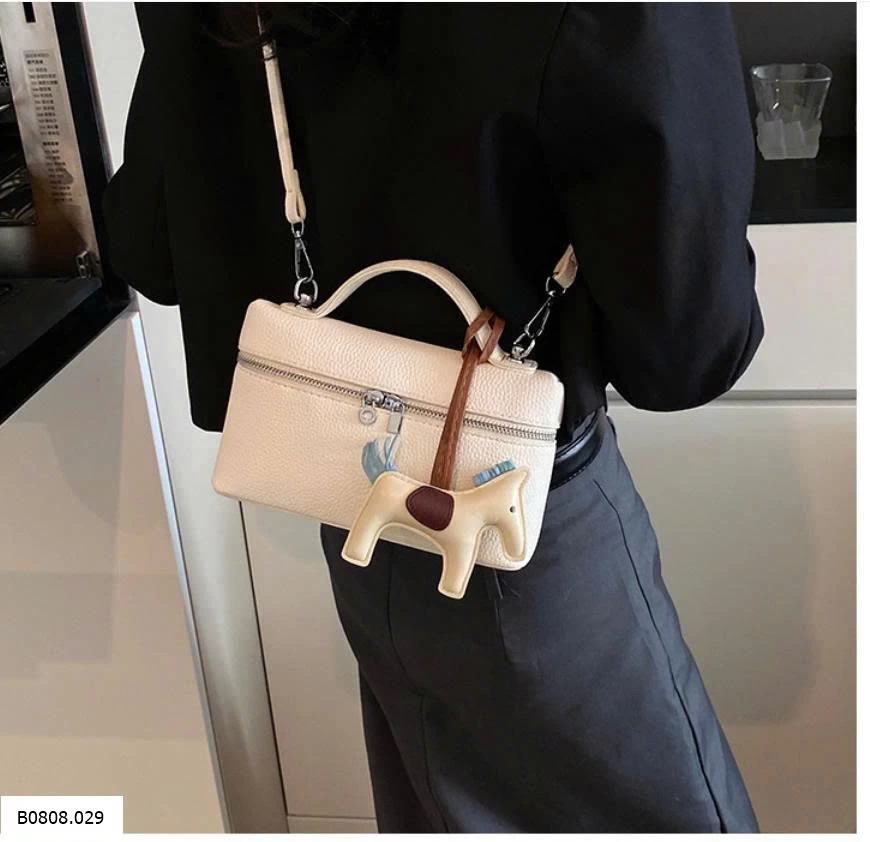 TÚI KÈM CHARM NGỰA QC   Si 135k/c Kèm charm 