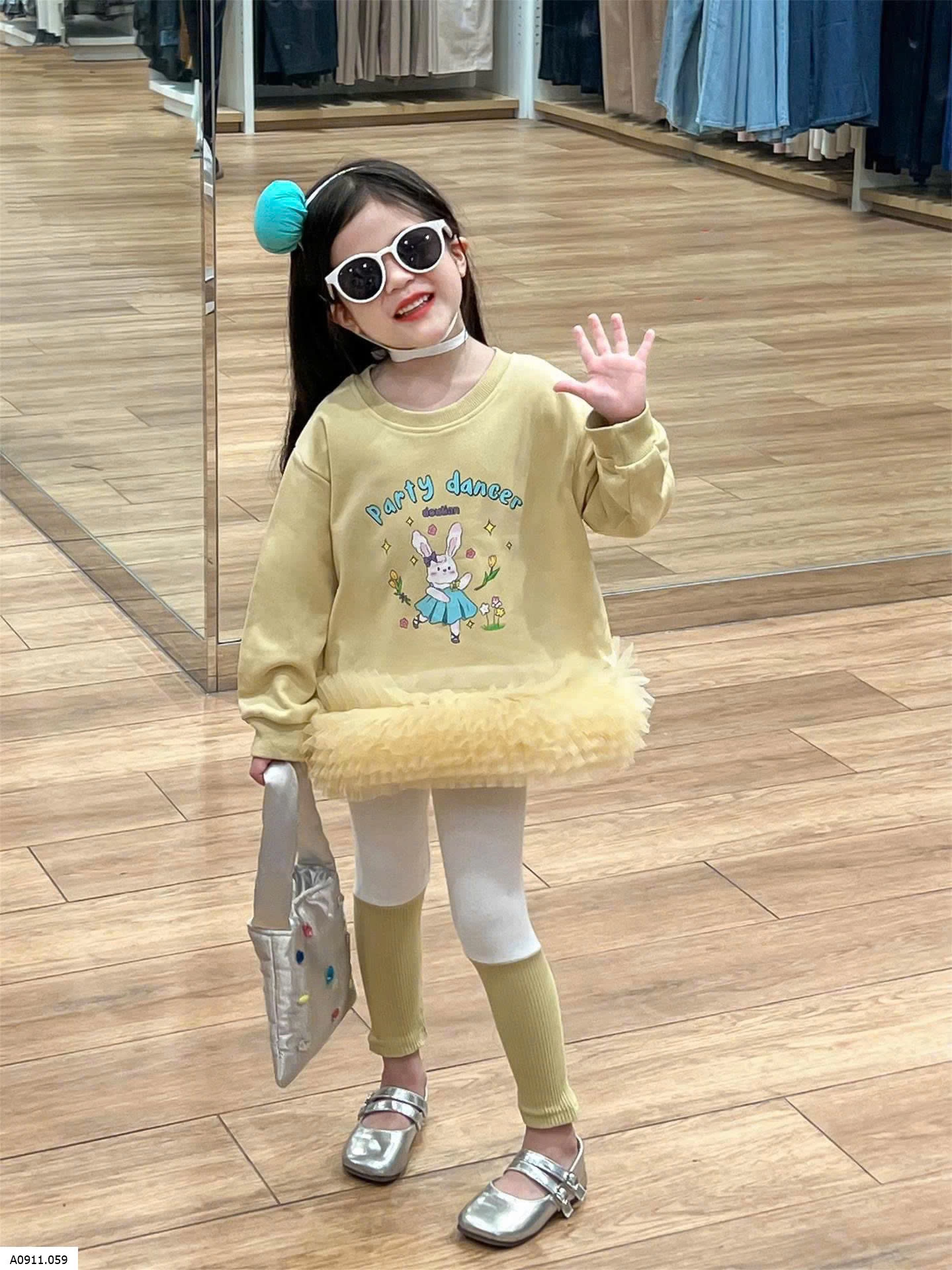 SÉT ÁO NỎ PHỐI VOAN MIX QUẦN LEGGING   Giá sỉ áo: 168k  quần: 96k