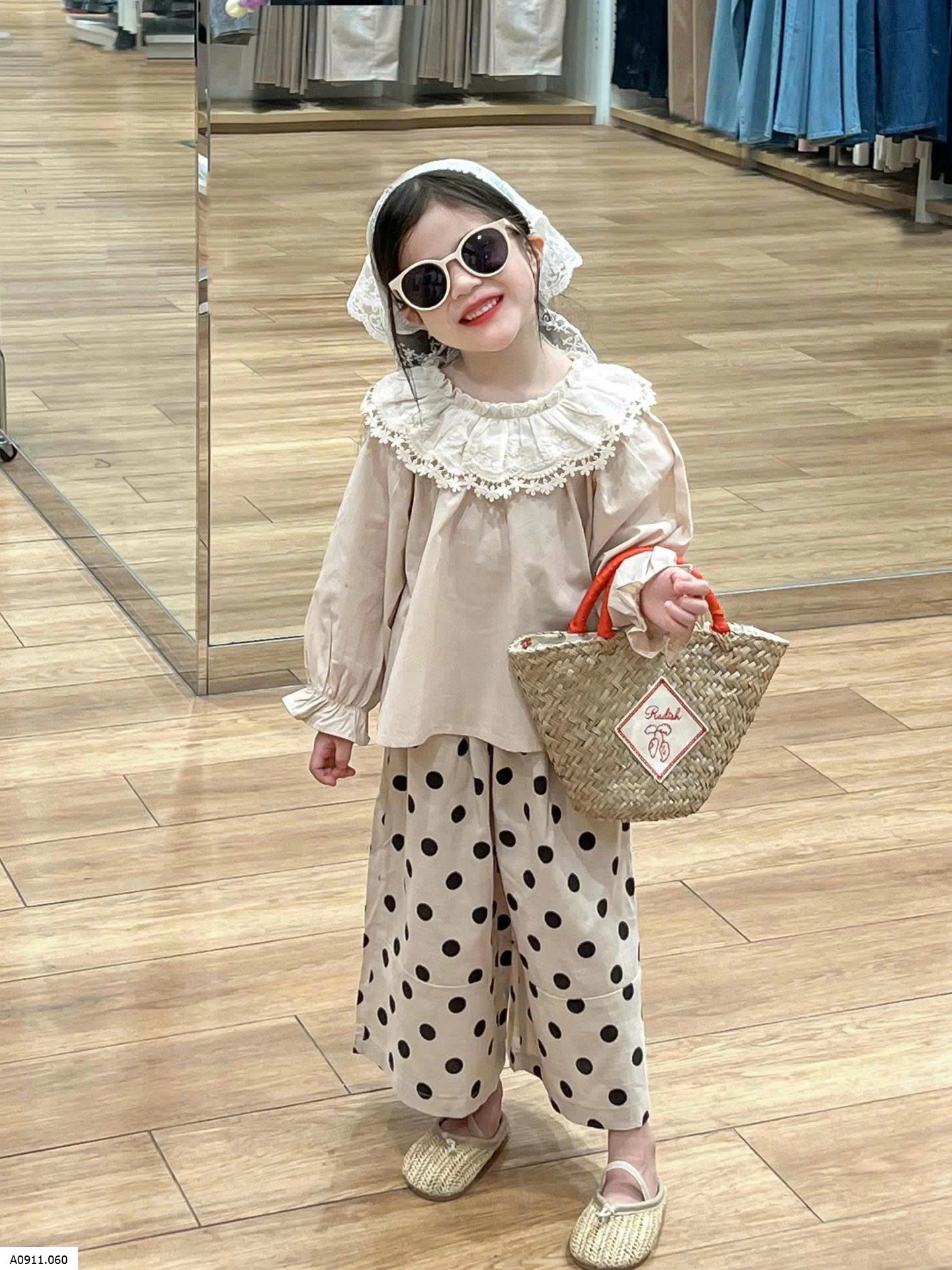 SÉT ÁO THÔ CỔ REN MIX QUẦN CHẤM BI HÀN QUỐC   Giá sỉ áo: 138k  quần: 161k