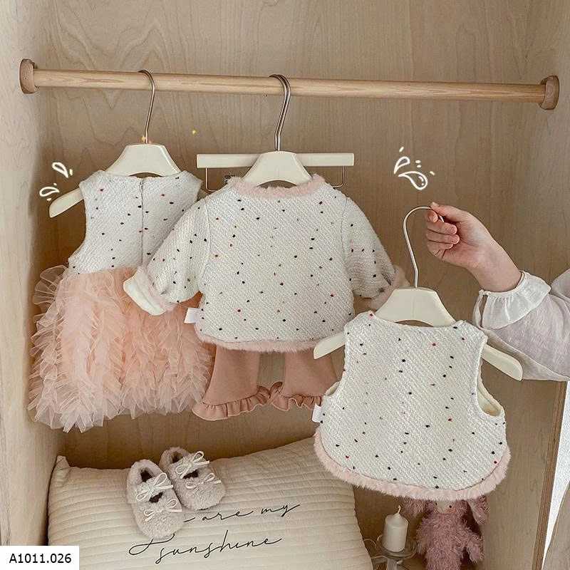 SET ĐỒ BÉ GÁI QCCC   Giá sỉ áo khoác : 196k gile 142k Váy 220k Quần: 114k