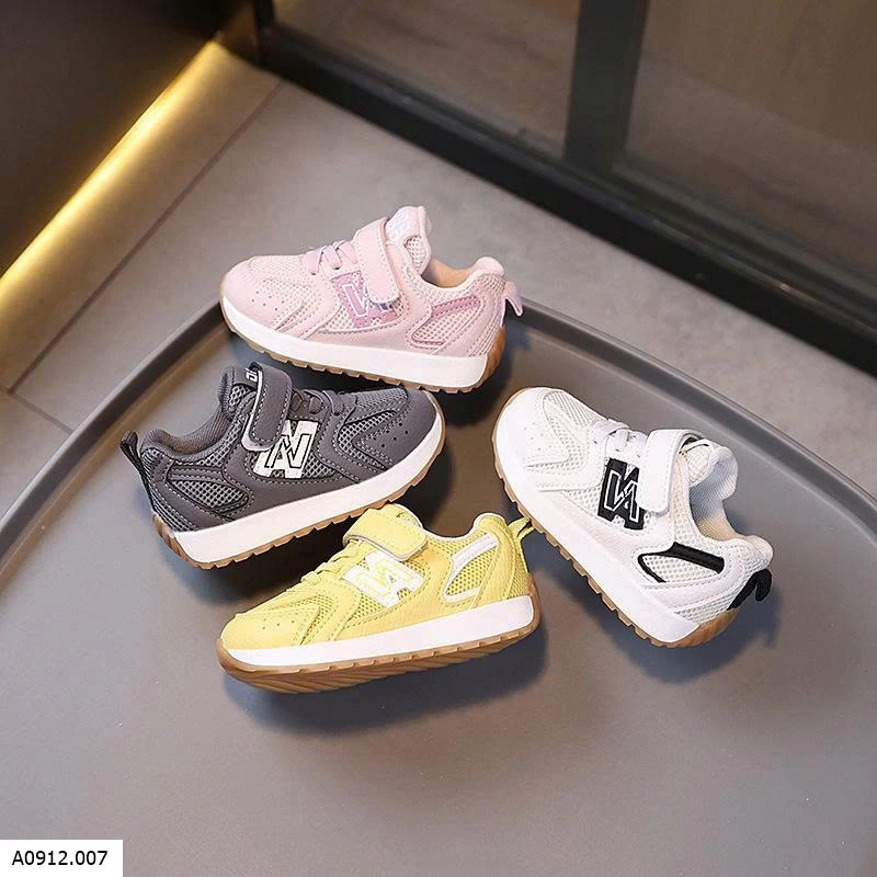 GIÀY THỂ THAO CHỮ N Giá sỉ sz 21-25: 131k sz 26-30: 13k9