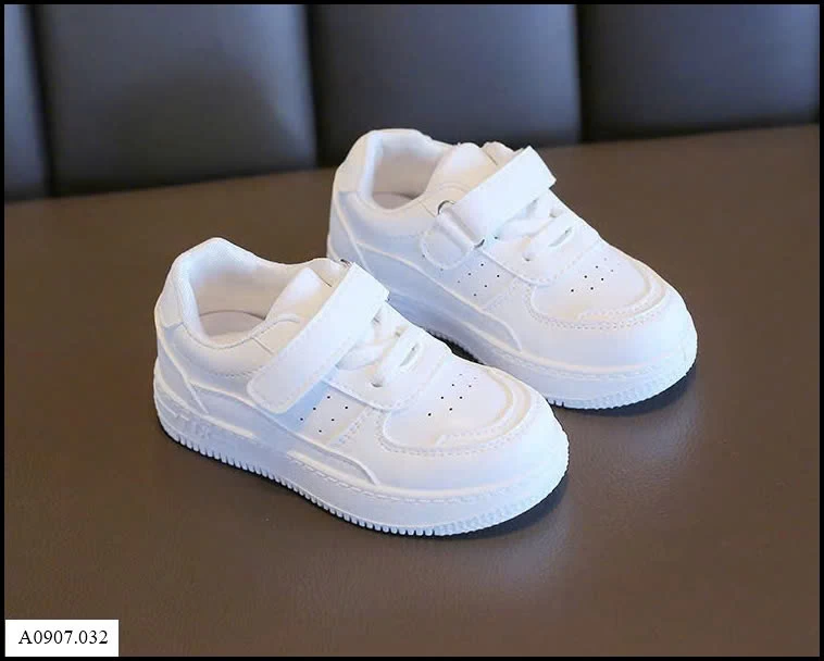 GIÀY TRẮNG - ĐEN CHO BÉ Sỉ giá sz 21-26: 105k  sz 27-32: 111k  sz 33-38: 117k 