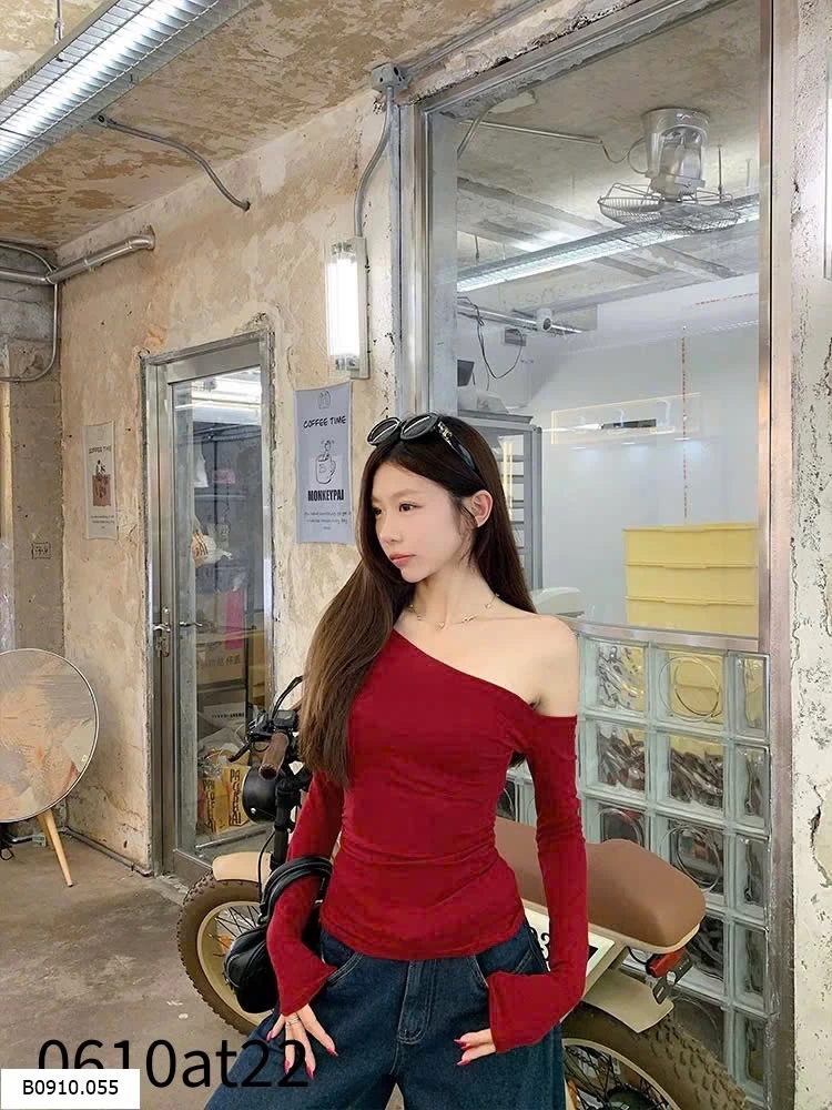 Áo thun mùa thu lệch vai nhà Moses Queen   Giá sỉ 90k