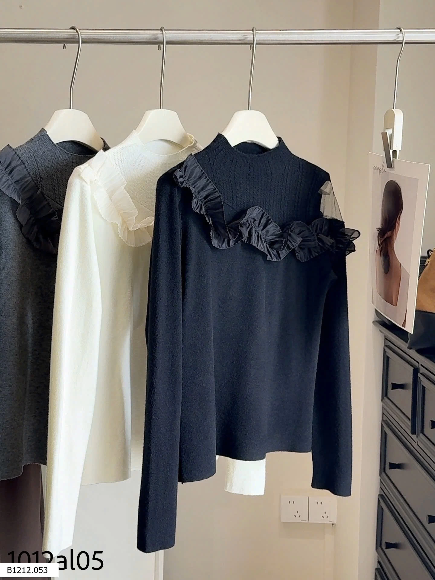 ÁO LEN ANNA CUT-OUT PHỐI REN  Giá sỉ 175k