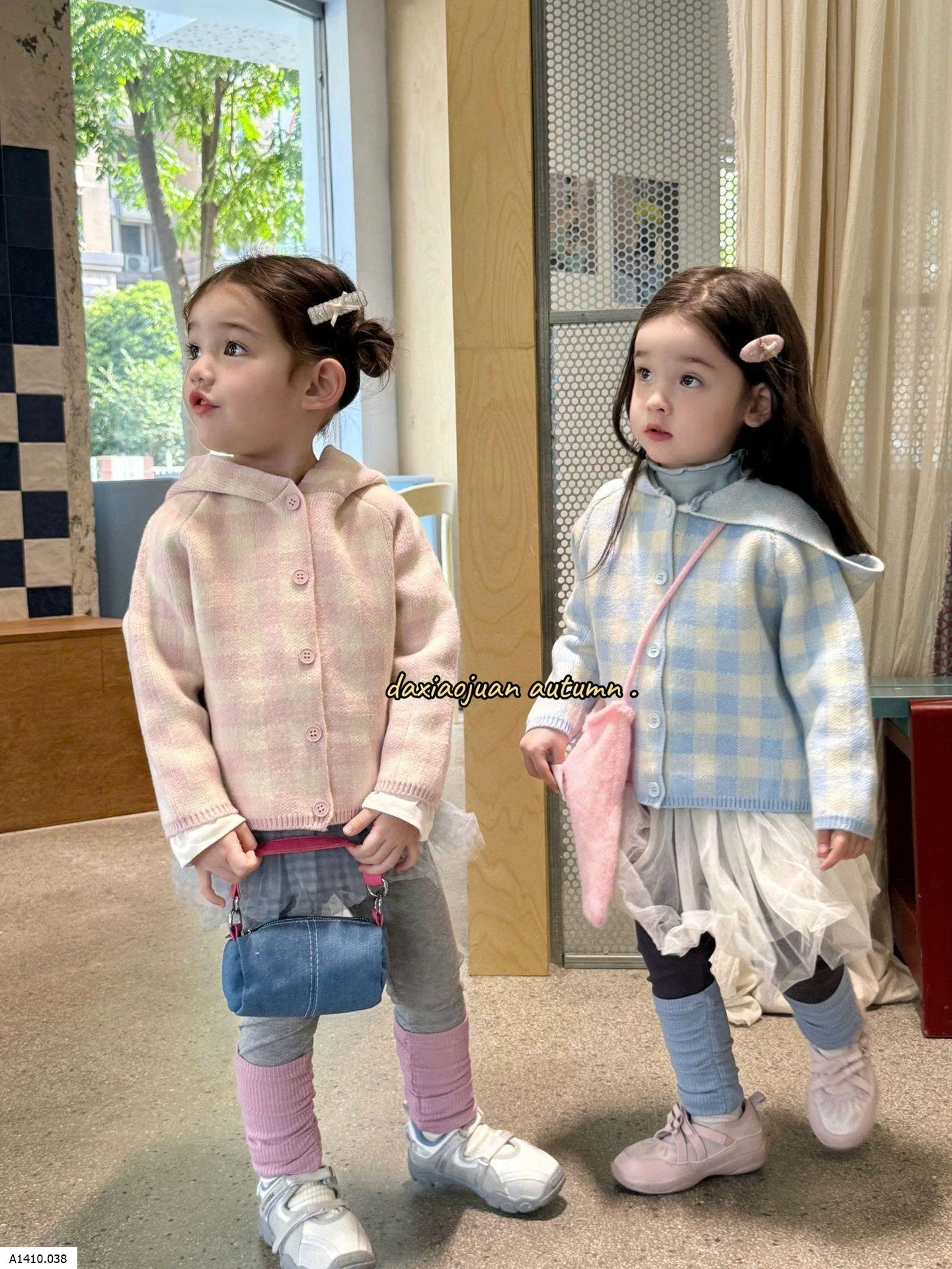 ÁO LEN MŨ QUẢ BÔNG KẺ CARO DỄ THƯƠNG    Giá sỉ sz 90-130: 200k  sz 140-150: 226k 