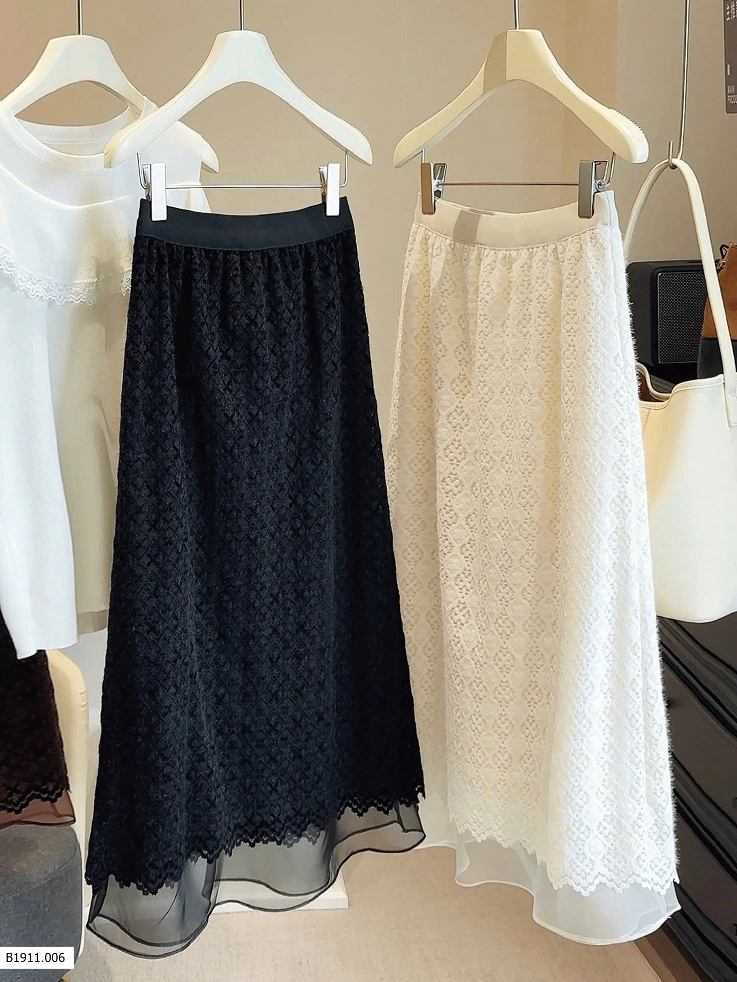 CHÂN VÁY REN PHỐI VOAN ANNA  Giá sỉ 200k