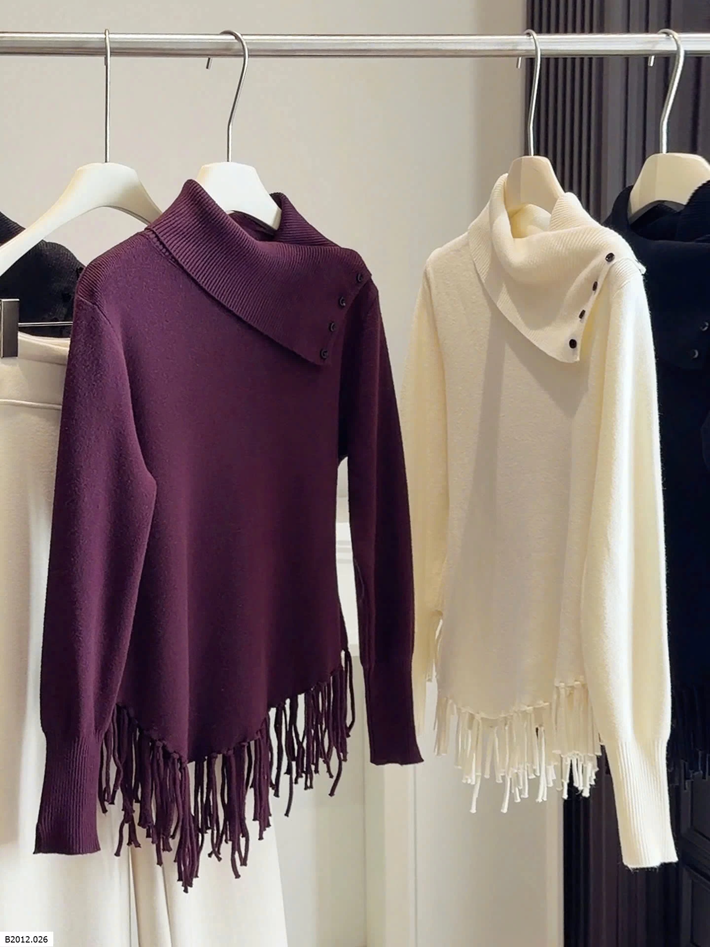 ÁO LEN CỔ BẺ TUA RUA   Giá sỉ 215k