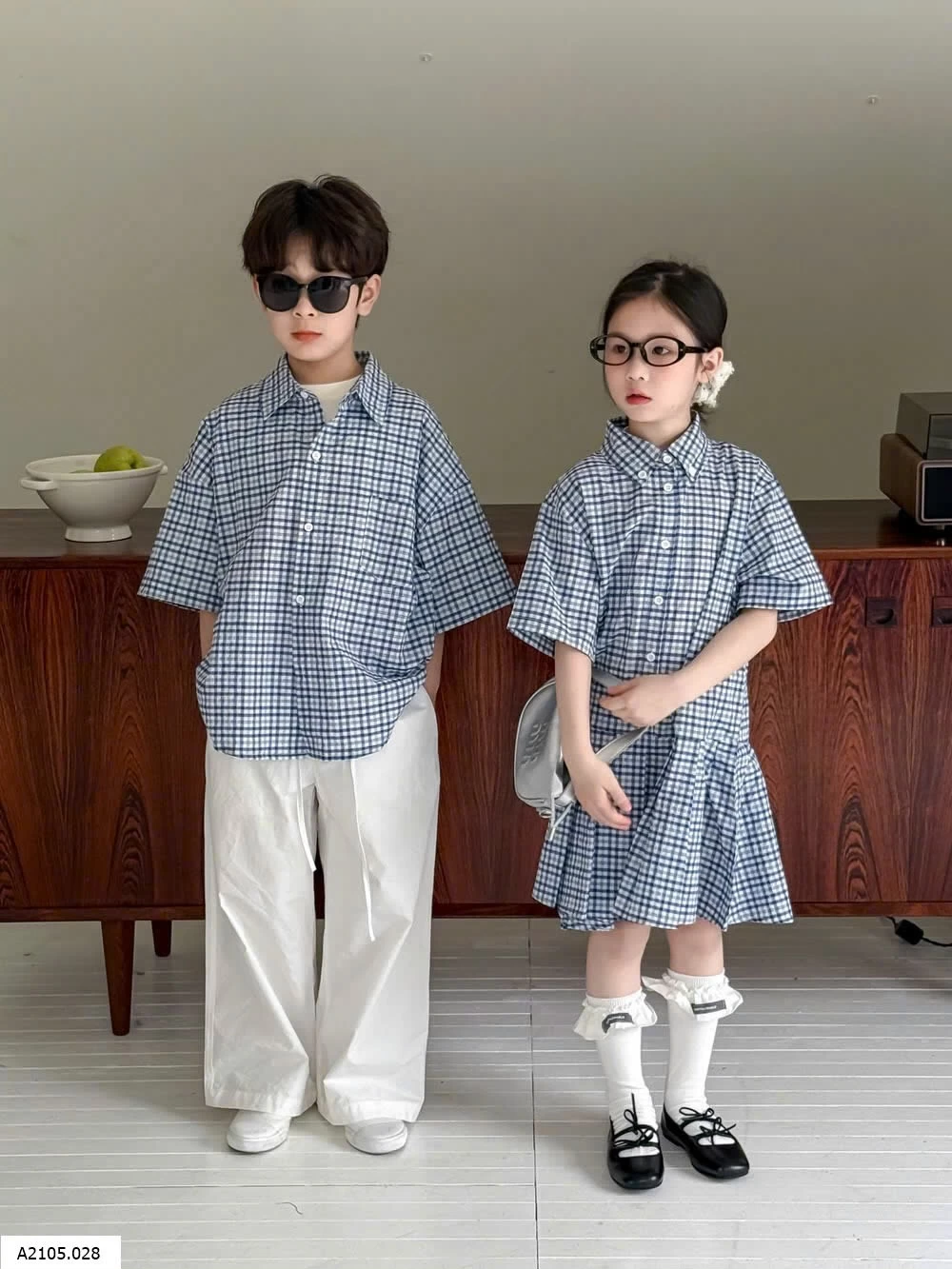  SET COUPLE KẺ CHO BÉ Sỉ Giá: sơ mi: 136k  váy kẻ: 168k   quần trắng: 138k 
