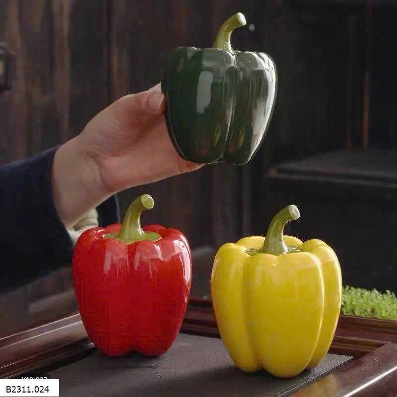 Ớt chuông decor  Giá sỉ 105k/s 3 quả 3 màu ạ. 