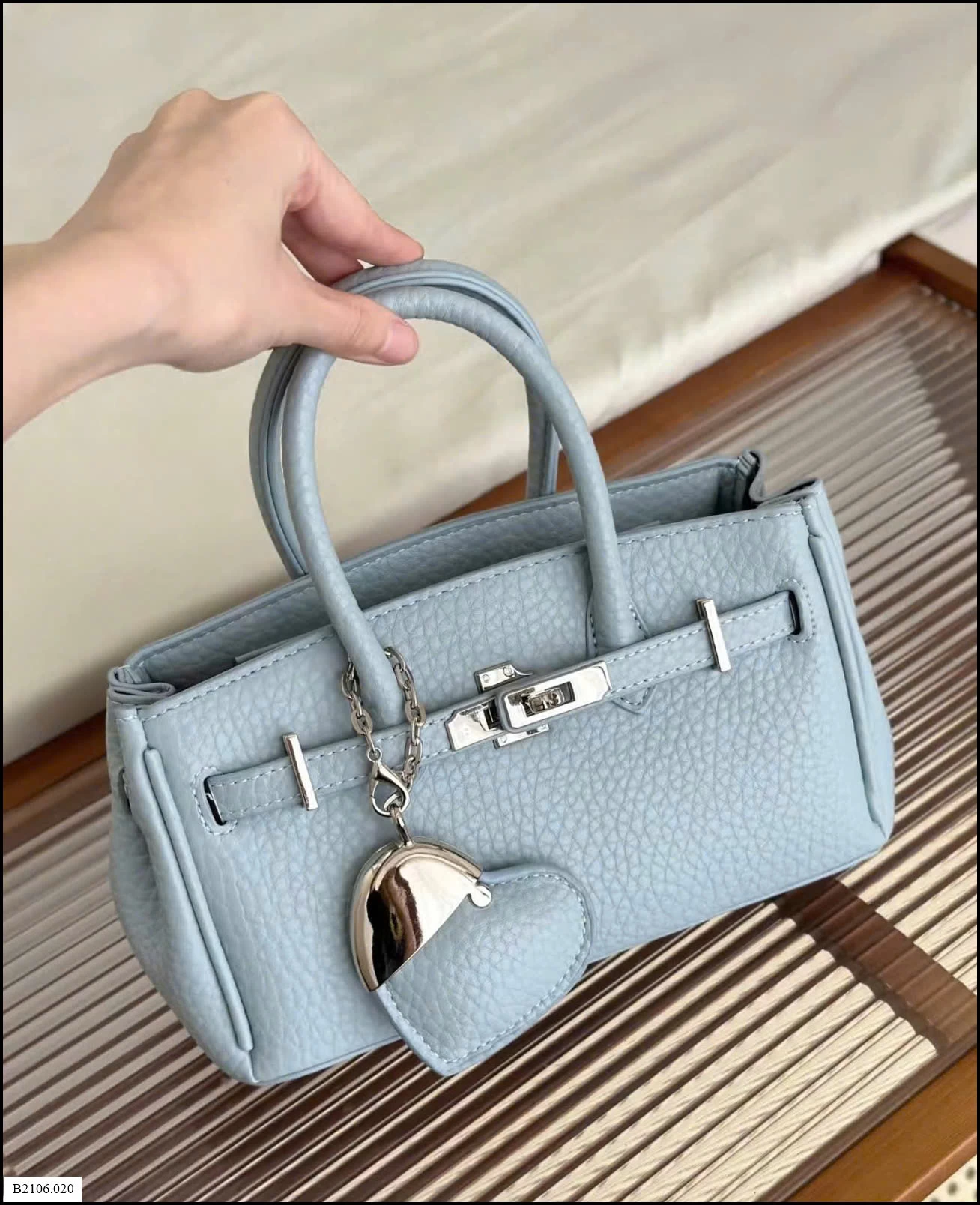 TÚI XÁCH THỜI TRANG TẶNG KÈM CHARM Sỉ giá 148K