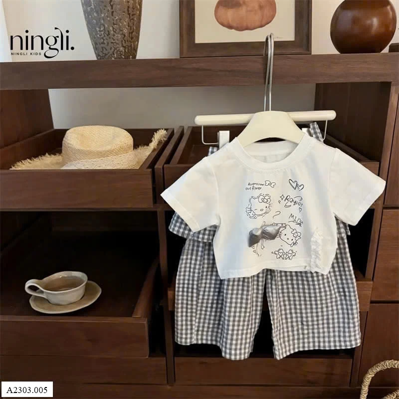 Set áo phông mèo kitty mix quần caro    Giá sỉ như sau:  áo 81k quần 127k