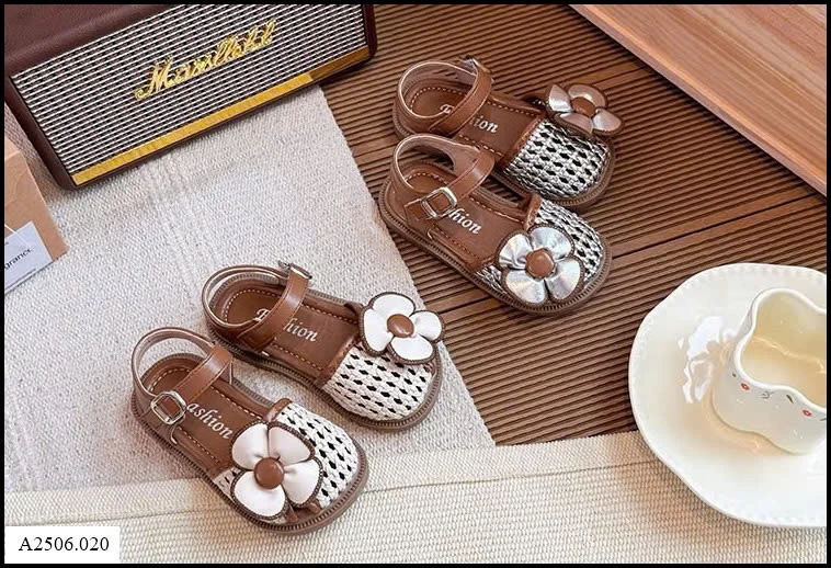 DÉP SANDAL HOA ĐAN LƯỚI BÉ GÁI   Sỉ giá sz 21-25: 132k  sz 26-30: 142k  sz 31-34: 152k 