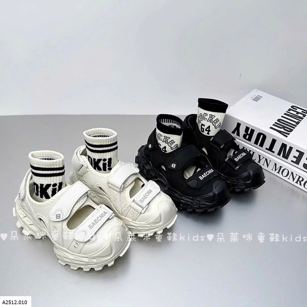 SANDAL GIẢ GIÀY THỂ THAO ĐẾ ĐINH  Giá sỉ sz 26-30 giá 173k  sz 31-37 giá 184k 