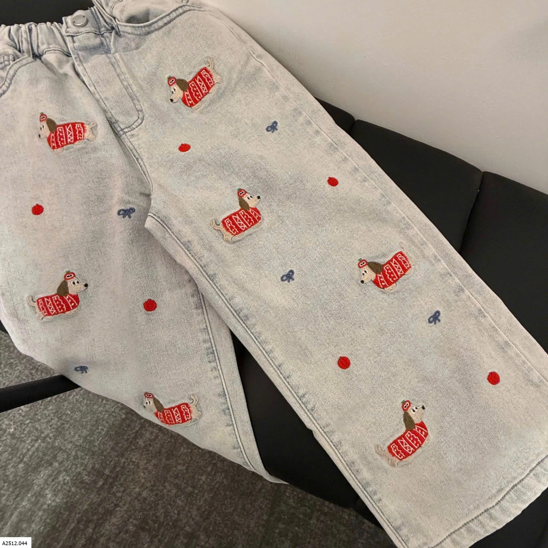 QUẦN JEANS SUÔNG THÊU CÚN KUTE  Giá sỉ 214k