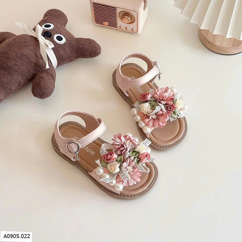 SANDAL HOA CHO BG  Sỉ giá   sz 23-26: 138k sz 27-34 : 145k 