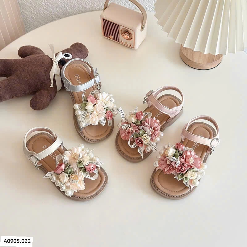 SANDAL HOA CHO BG  Sỉ giá   sz 23-26: 138k sz 27-34 : 145k 
