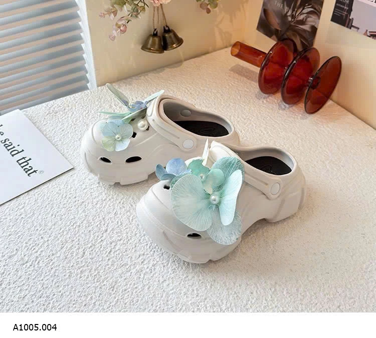DÉP SỤC CROCS GẮN HOA   Sỉ 138k