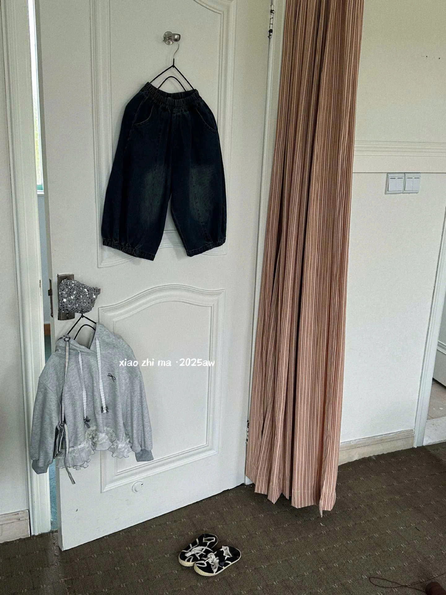 SET ÁO HOODIE MIX QUẦN JEAN   Giá sỉ  áo: 145k  quần: 150k