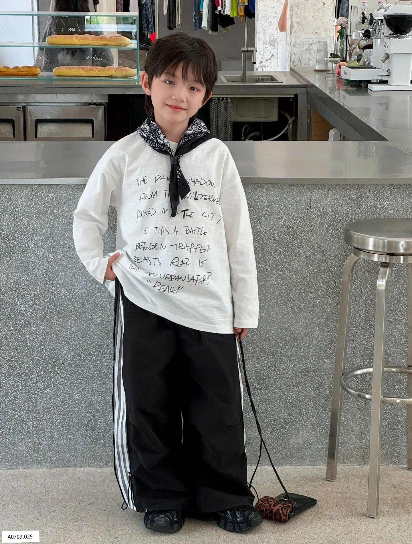 SET ÁO PHÔNG CHỮ DÀI TAY MIX QUẦN KẺ SỌC   Giá sỉ áo: 127k  quần: 198k