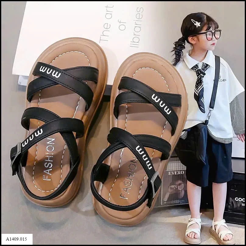 Sandal bé gái Giá sỉ  Sz 26-30 #125k Sz 31-36 #135k 