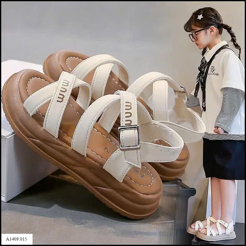 Sandal bé gái Giá sỉ  Sz 26-30 #125k Sz 31-36 #135k 