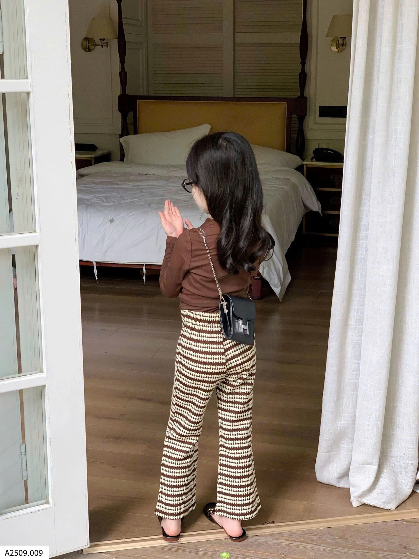 SET ÁO DÀI TAY MIX QUẦN KẺ BG   Giá sỉ áo: 89k  quần: 114k