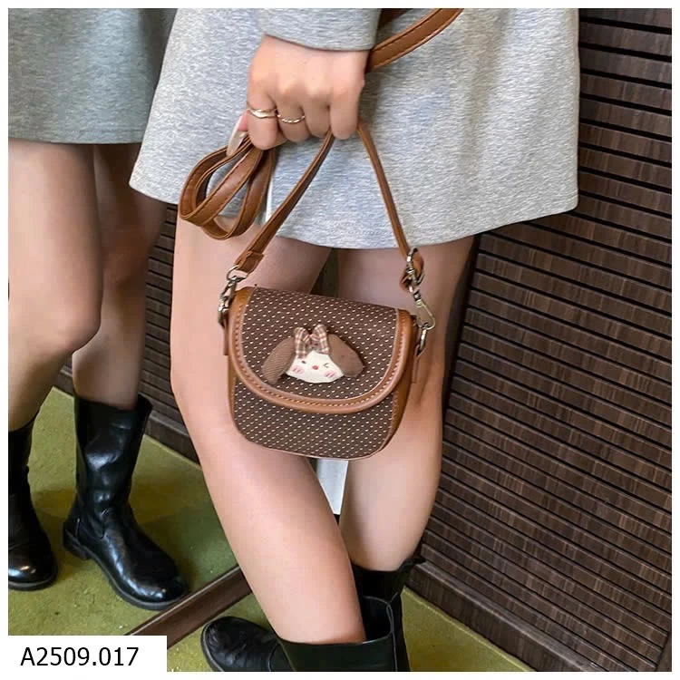 TÚI ĐEO CHÉO GẮN BÚP BÊ DỄ THƯƠNG Giá sỉ 112K