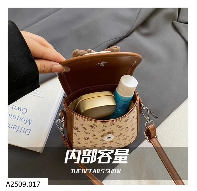 TÚI ĐEO CHÉO GẮN BÚP BÊ DỄ THƯƠNG Giá sỉ 112K