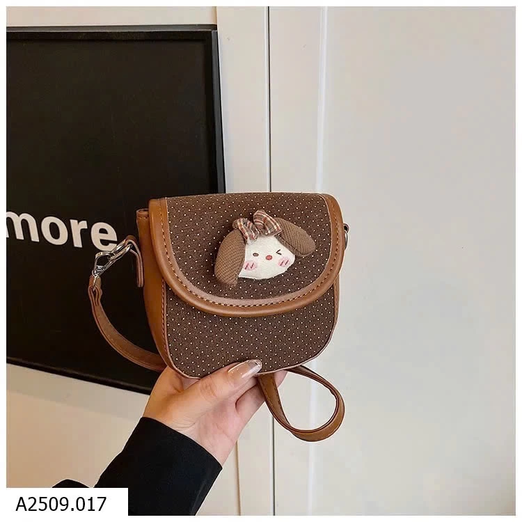 TÚI ĐEO CHÉO GẮN BÚP BÊ DỄ THƯƠNG Giá sỉ 112K