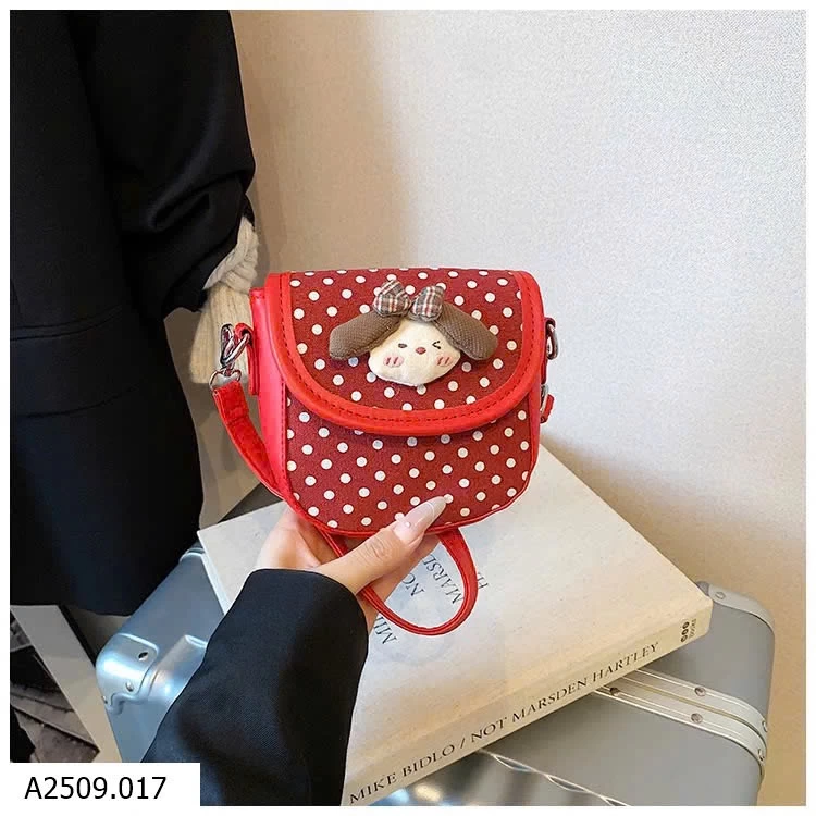 TÚI ĐEO CHÉO GẮN BÚP BÊ DỄ THƯƠNG Giá sỉ 112K