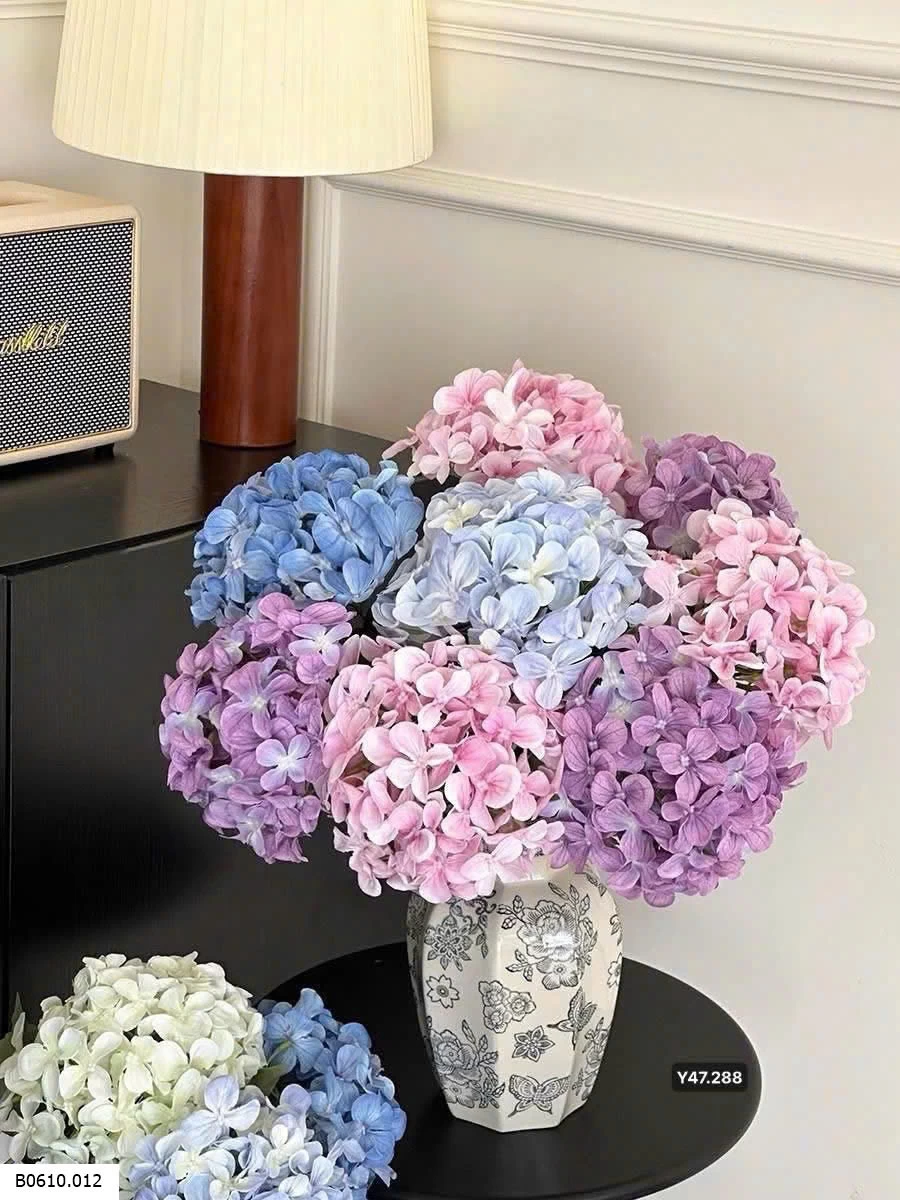 HOA CẨM TÚ CẦU   Giá sỉ 130k /1 bó 5  bông