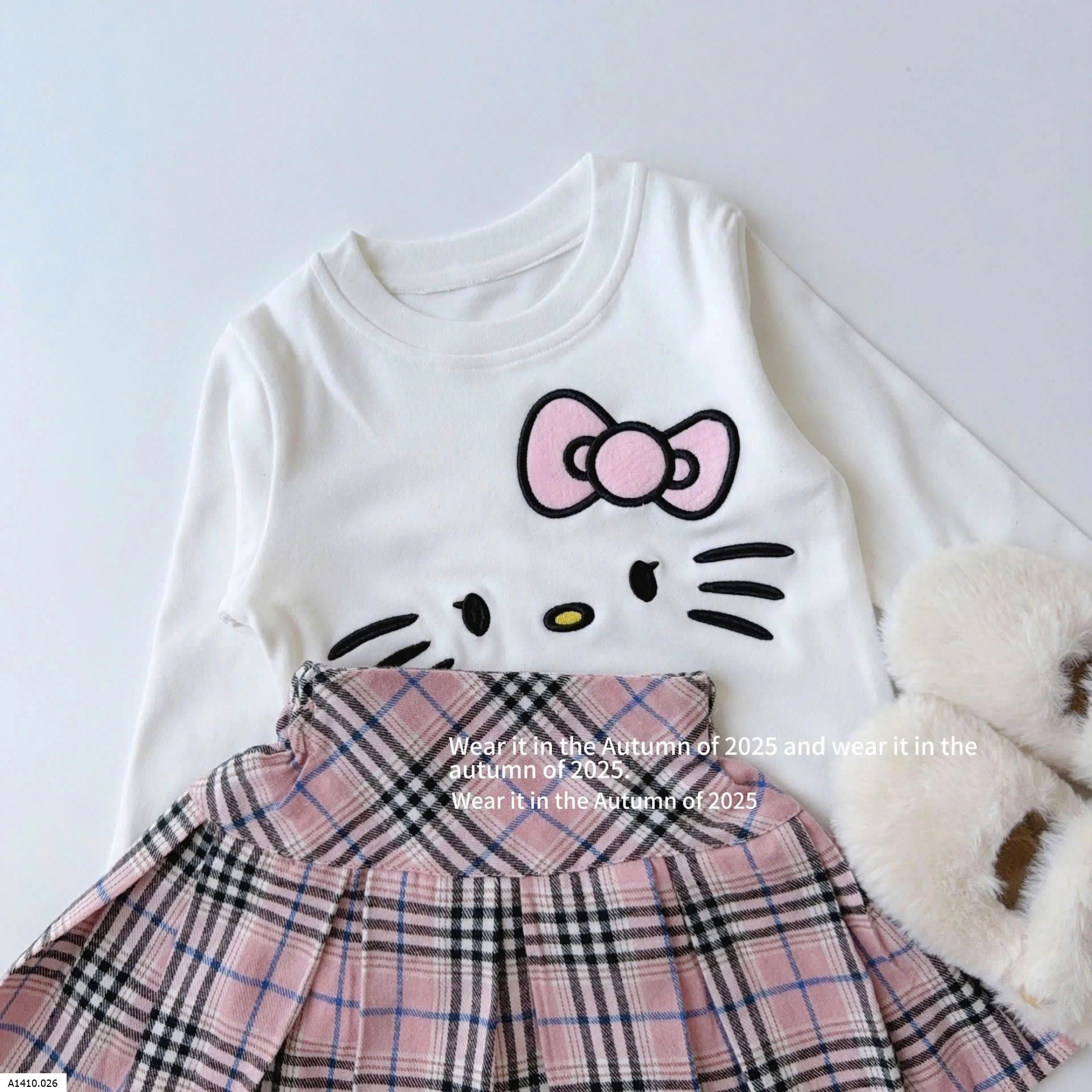 SET ÁO + CHÂN VÁY XẾP LY HELLO KITTY CHO BÉGiá sỉ ÁO: 114k CHÂN VÁY: 131k