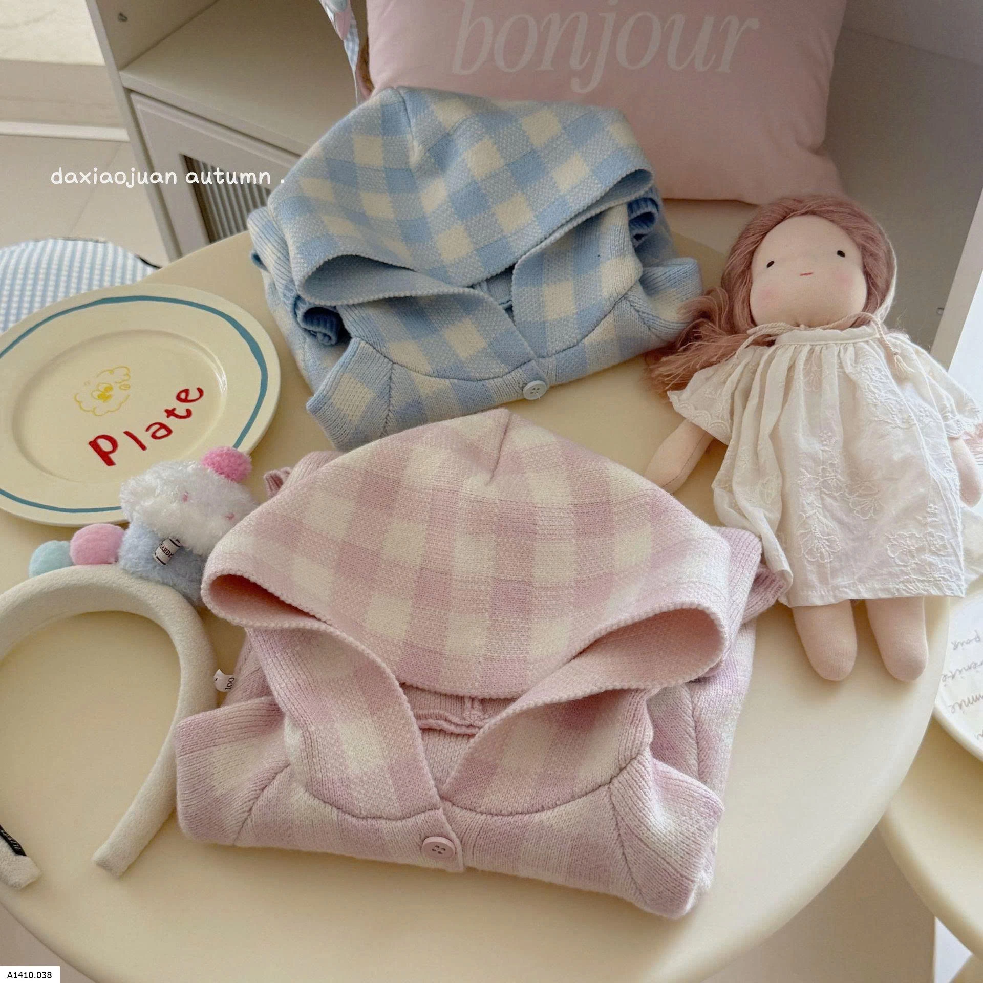 ÁO LEN MŨ QUẢ BÔNG KẺ CARO DỄ THƯƠNG    Giá sỉ sz 90-130: 200k  sz 140-150: 226k 
