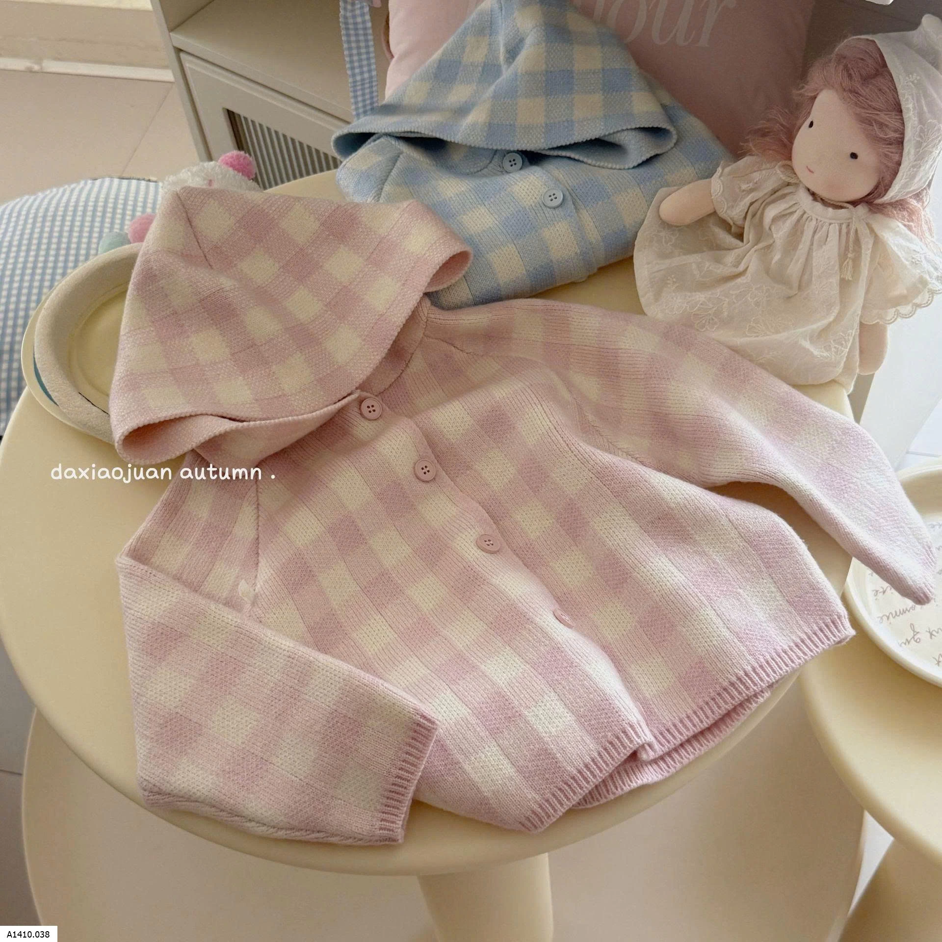 ÁO LEN MŨ QUẢ BÔNG KẺ CARO DỄ THƯƠNG    Giá sỉ sz 90-130: 200k  sz 140-150: 226k 