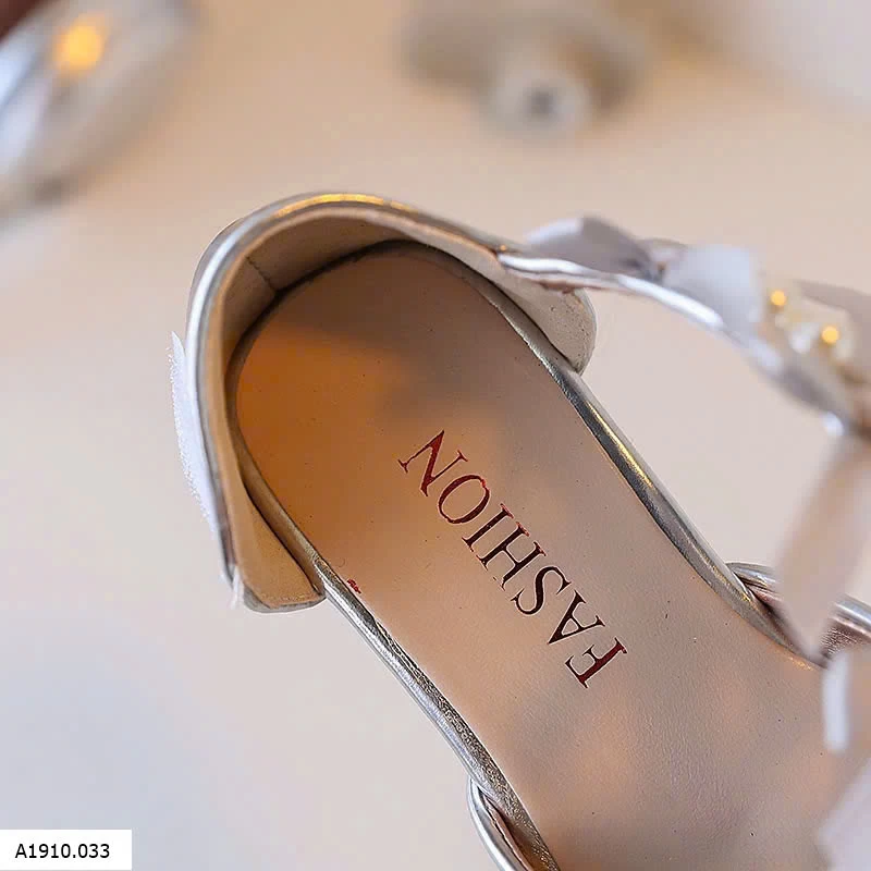 GIÀY CAO GÓT   Giá sỉ sz 27-30: 142k  sz 31-35: 152k