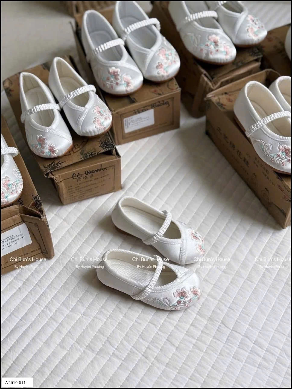 Giày búp bê thêu cổ trang cho bé     Giá sỉ 85k