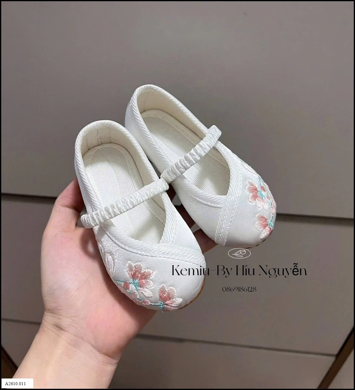 Giày búp bê thêu cổ trang cho bé     Giá sỉ 85k