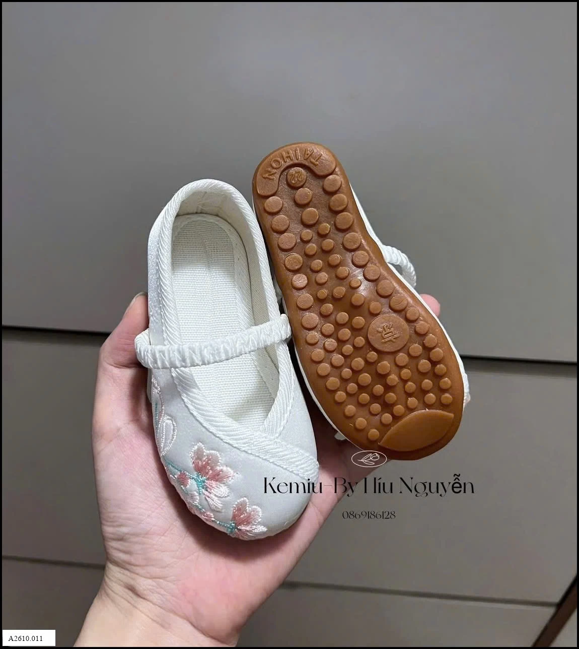 Giày búp bê thêu cổ trang cho bé     Giá sỉ 85k