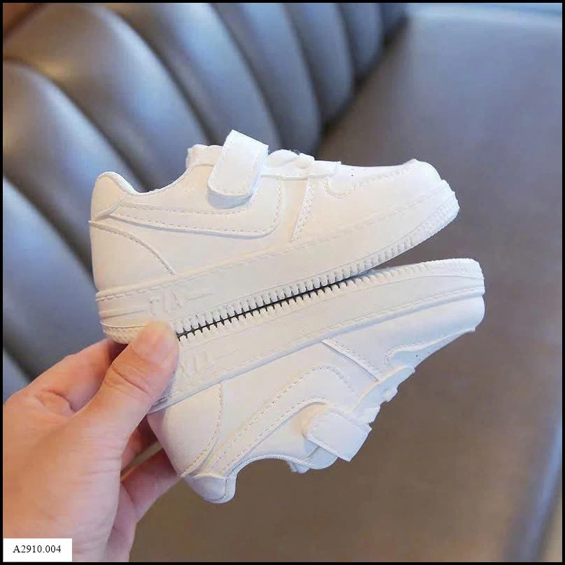 GIÀY THỂ THAO TRẮNG QUAI DÁN  Giá sỉ 108k