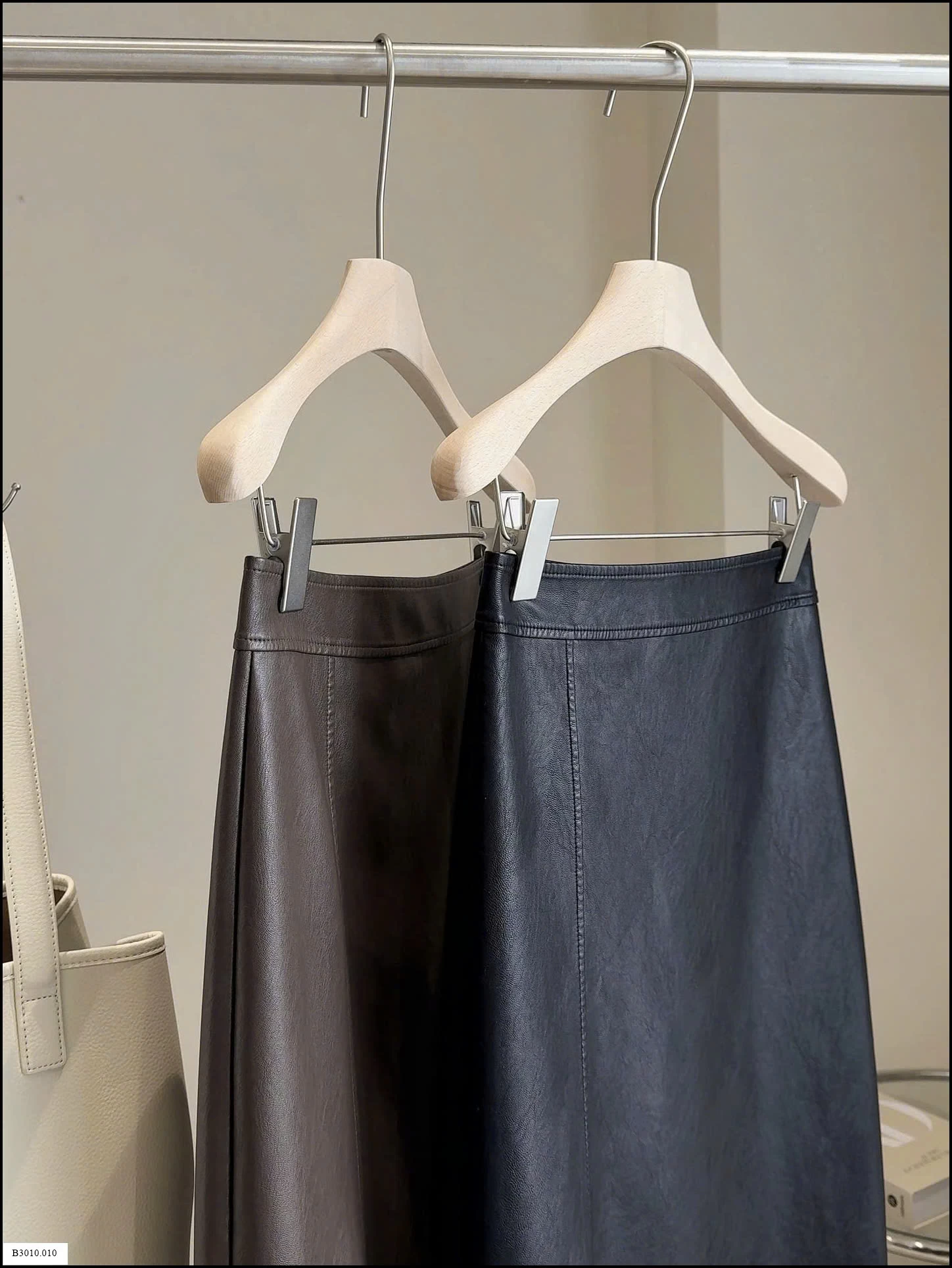 CHÂN VÁY DA DÁNG DÀI ANNA   Giá sỉ 160k