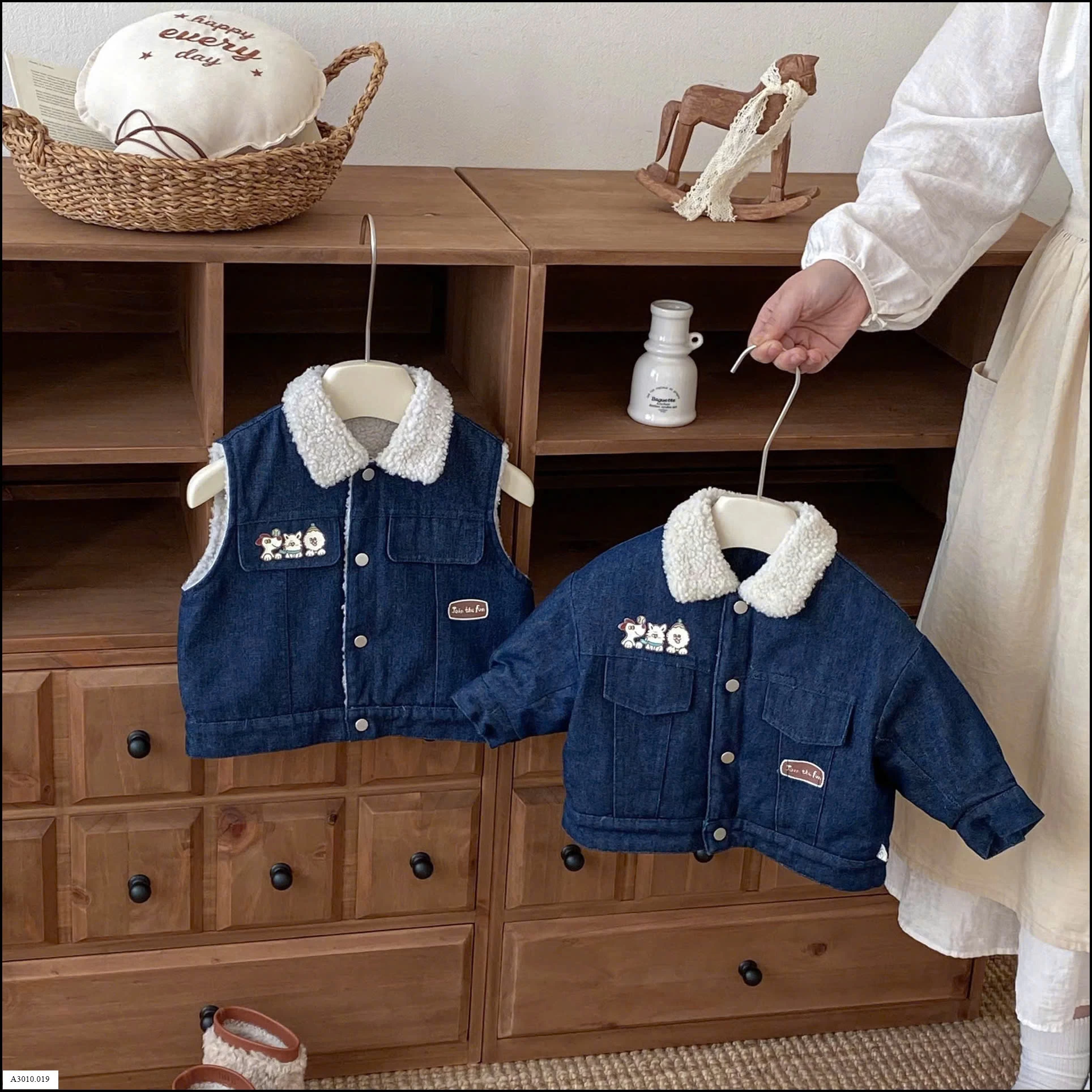 ÁO JEAN CỔ LÔNG   Giá sỉ gile: 187k  khoác: 230k