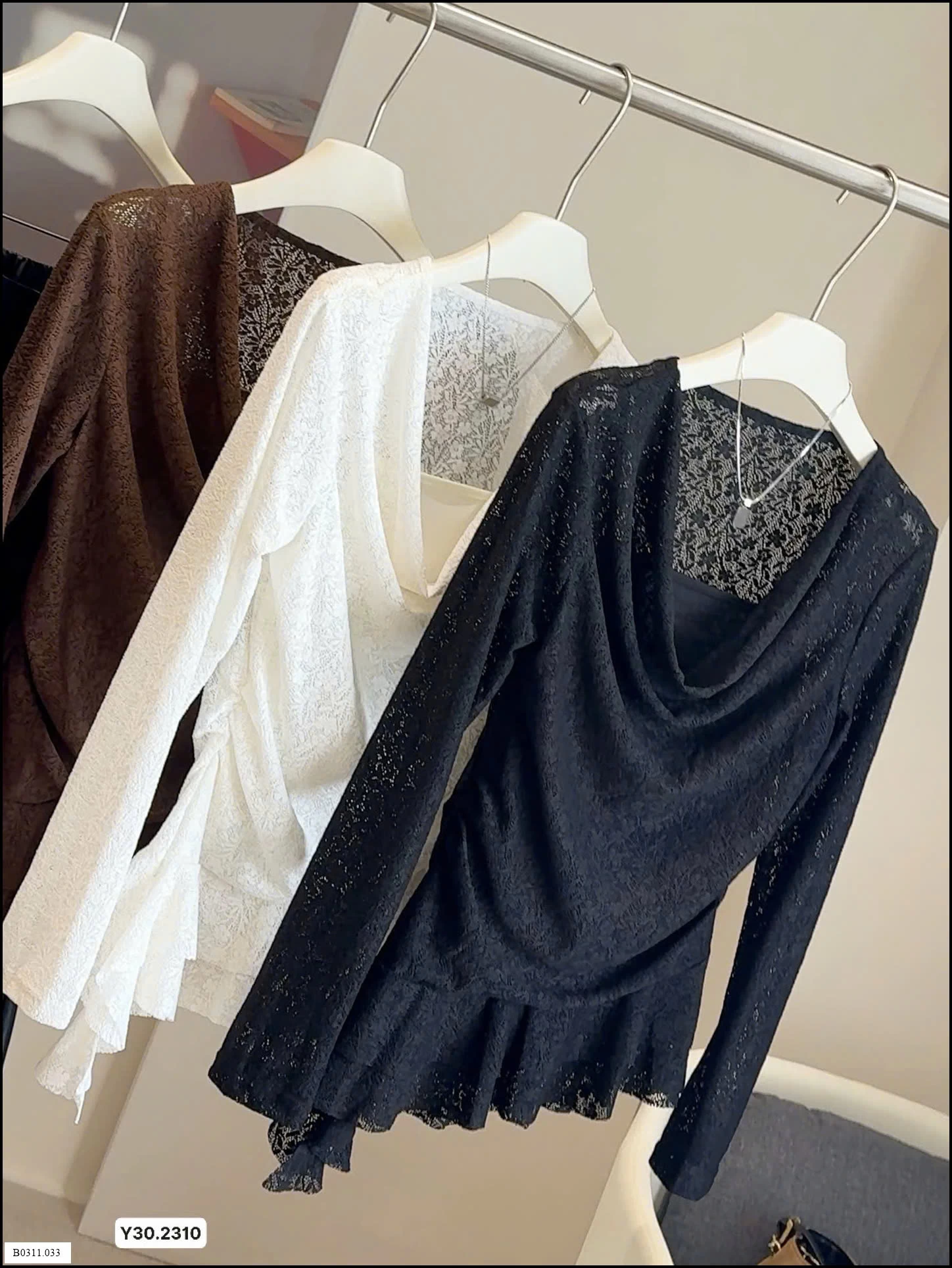 ÁO REN VỔ V TAY LOE ANNA Giá sỉ 180k