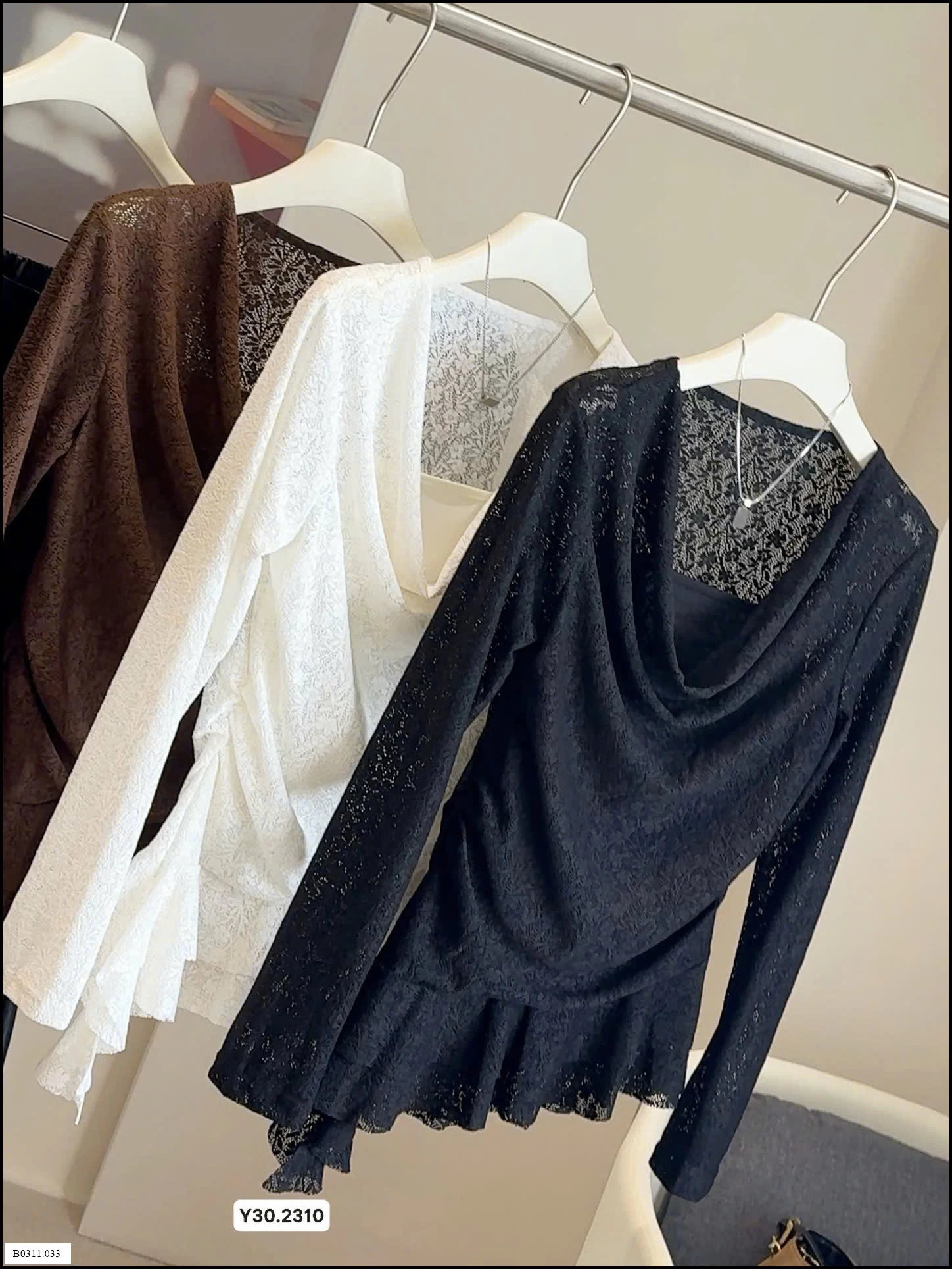 ÁO REN VỔ V TAY LOE ANNA Giá sỉ 180k