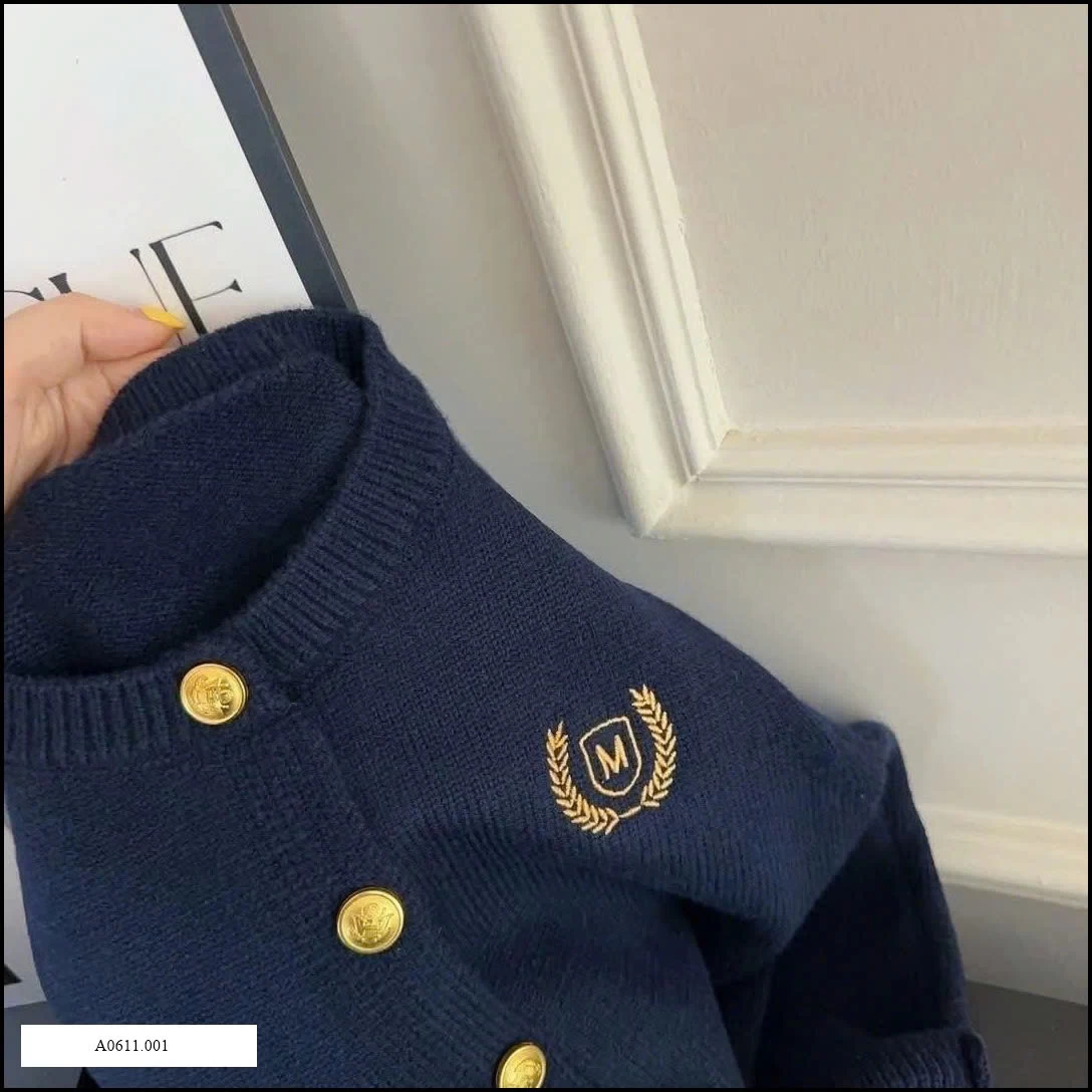 ÁO CDG LEN THÊU CHỮ M Giá sỉ 140k