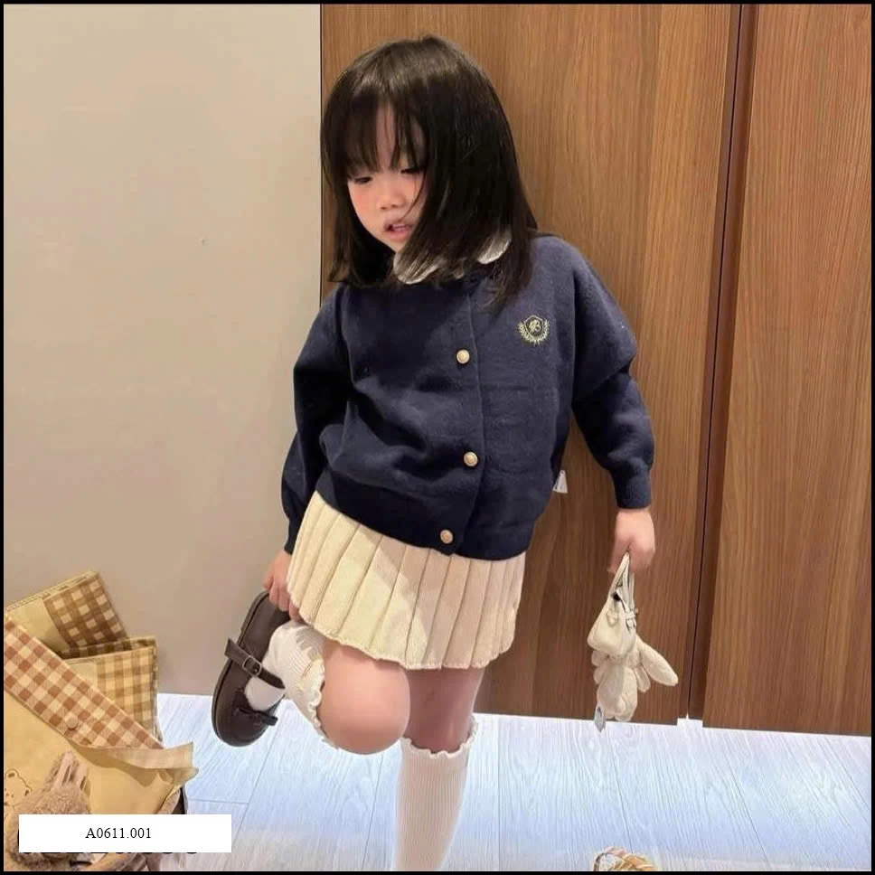 ÁO CDG LEN THÊU CHỮ M Giá sỉ 140k